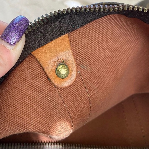 ❌❌SOLD❌❌LOUIS VUITTON, Authentic Monogram Keepall 60 Bandouliere WITH STRAP! - Picture 6 of 10